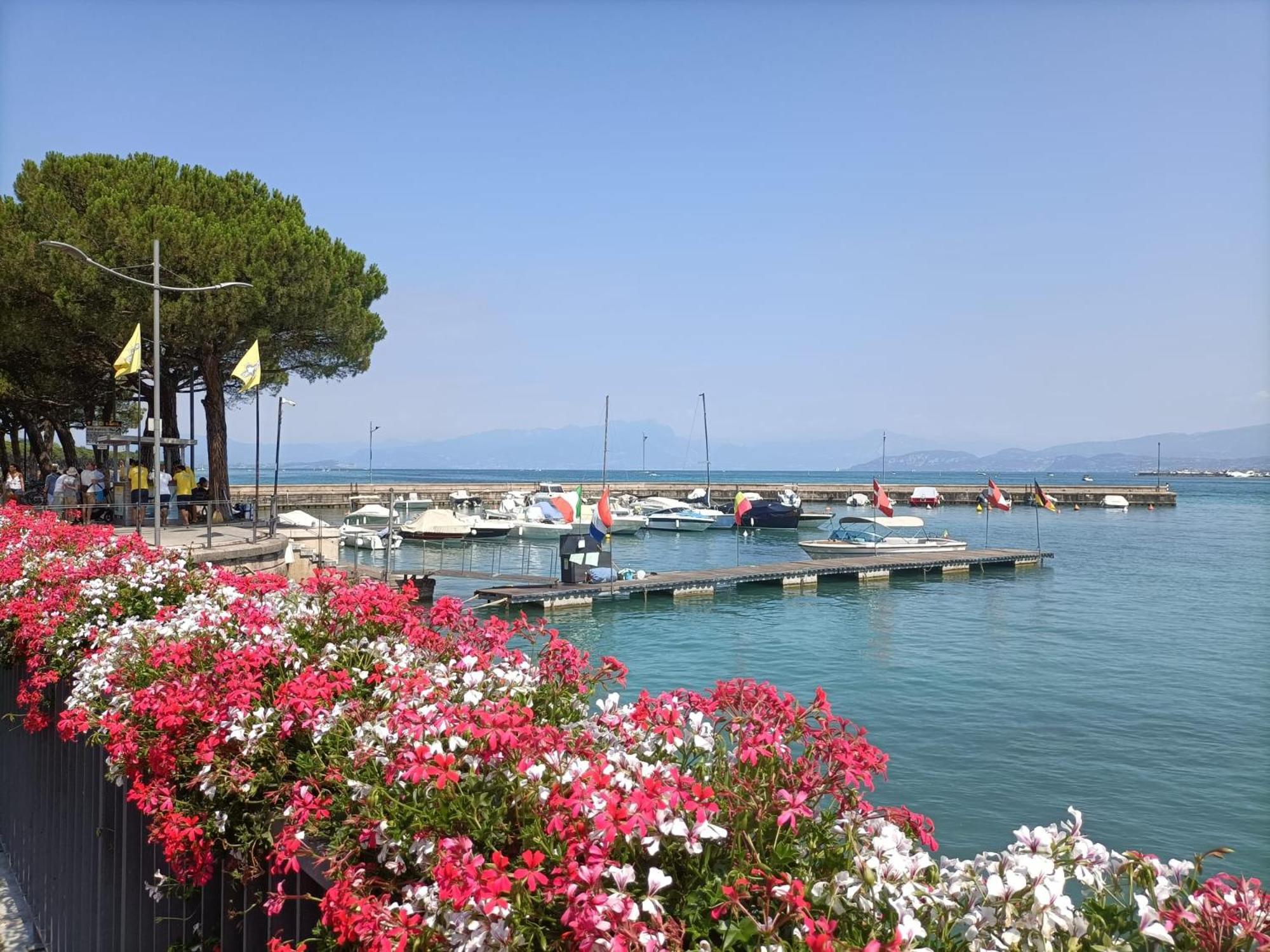 Home La Rosa Del Garda Пескьера-дель-Гарда Экстерьер фото